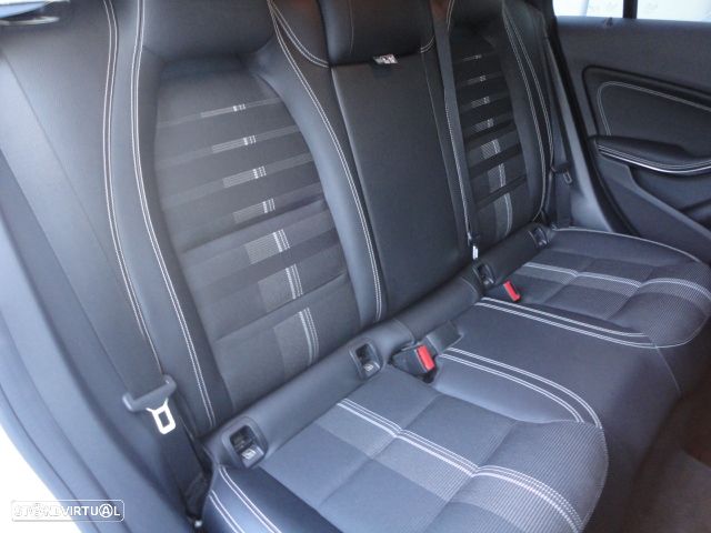 Mercedes-Benz CLA 180 d Shooting Brake Urban - 13