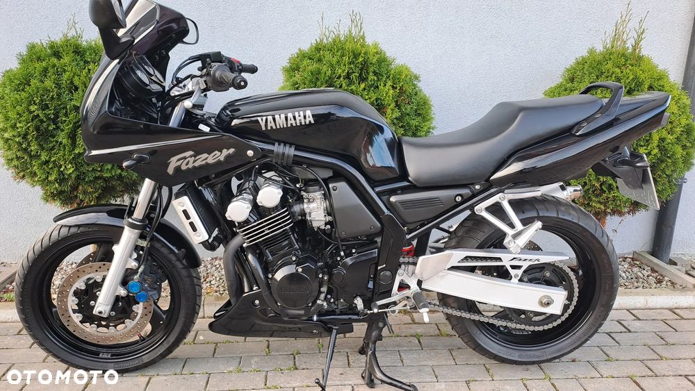 Yamaha FZS - 6