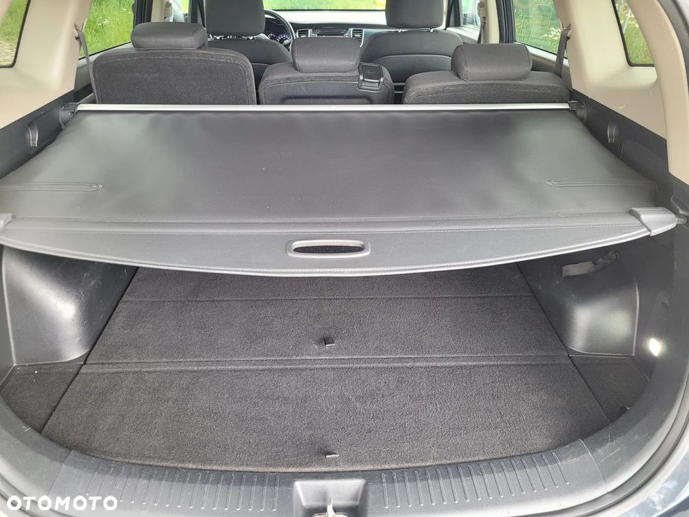 Kia Carens 1.7 CRDi 141 Dream Team Edition - 16