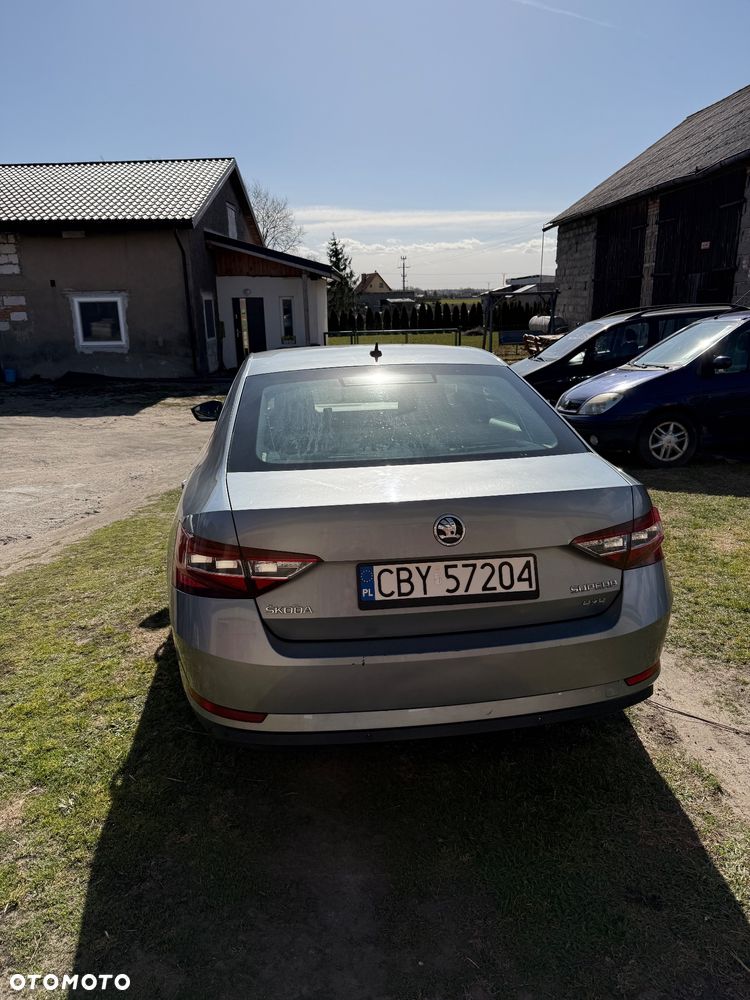 Skoda Superb 2.0 TDI 4x4 L&K DSG - 6