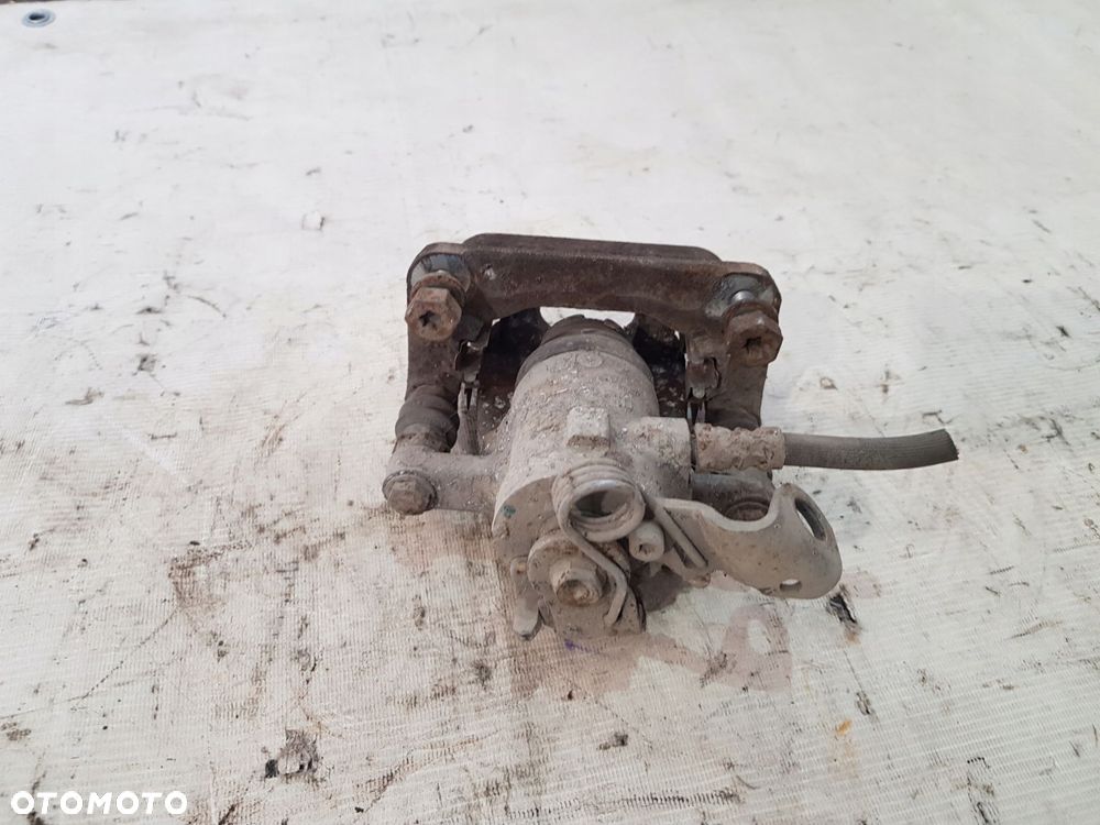 zacisk hamulcowy prawy tył fiat 500l 1.3d 12r- - 8