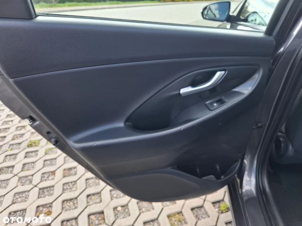 Hyundai i30 1.4 Classic + - 14