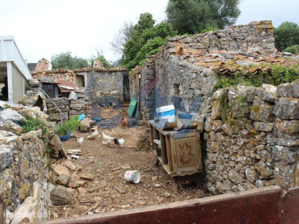 Terreno com casa em ruínas em Morelena, Sintra. - Grande imagem: 2/28