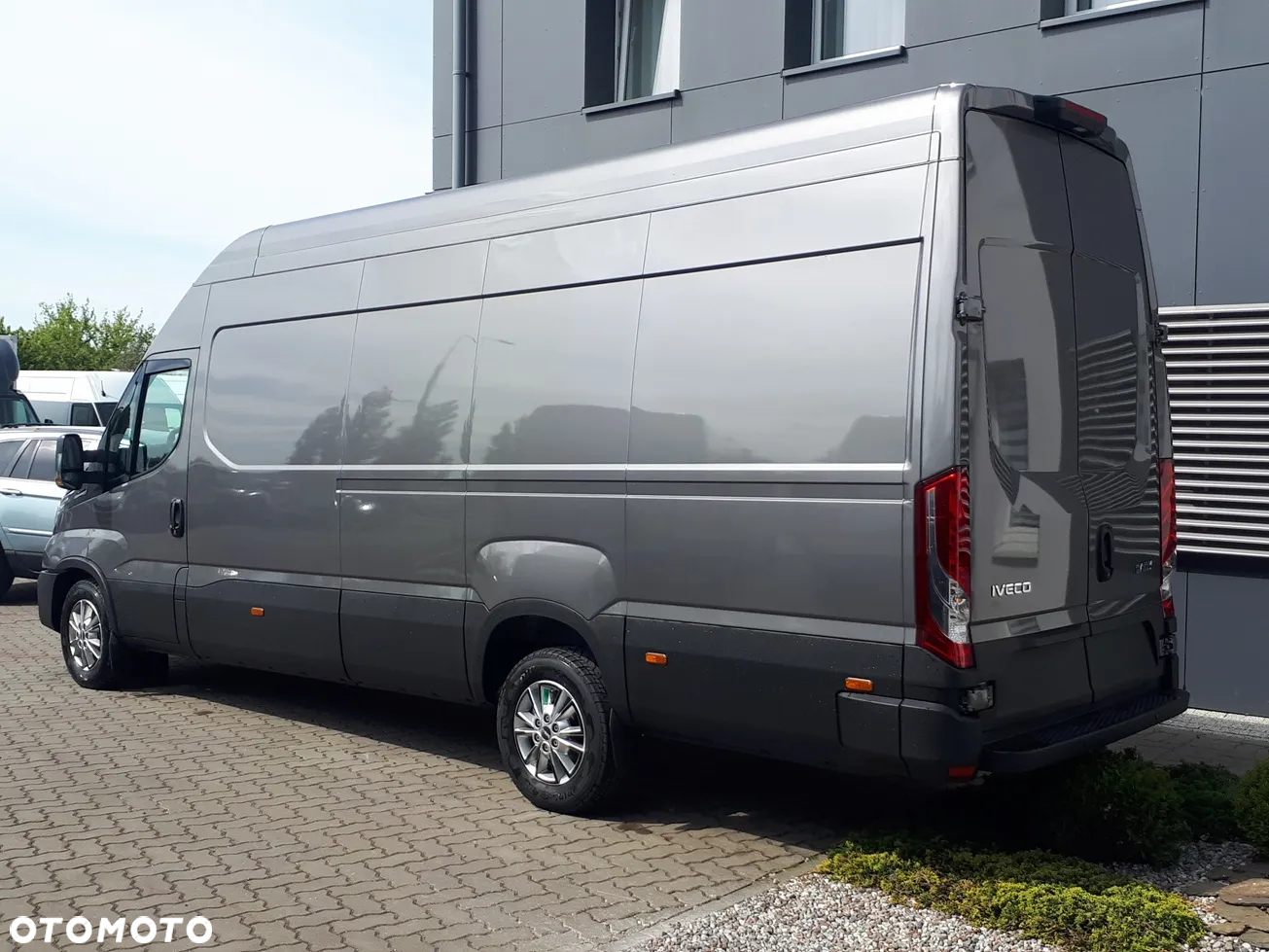 Iveco 35S21HA8V, dach 2,1m, szary metalizowany, - 4