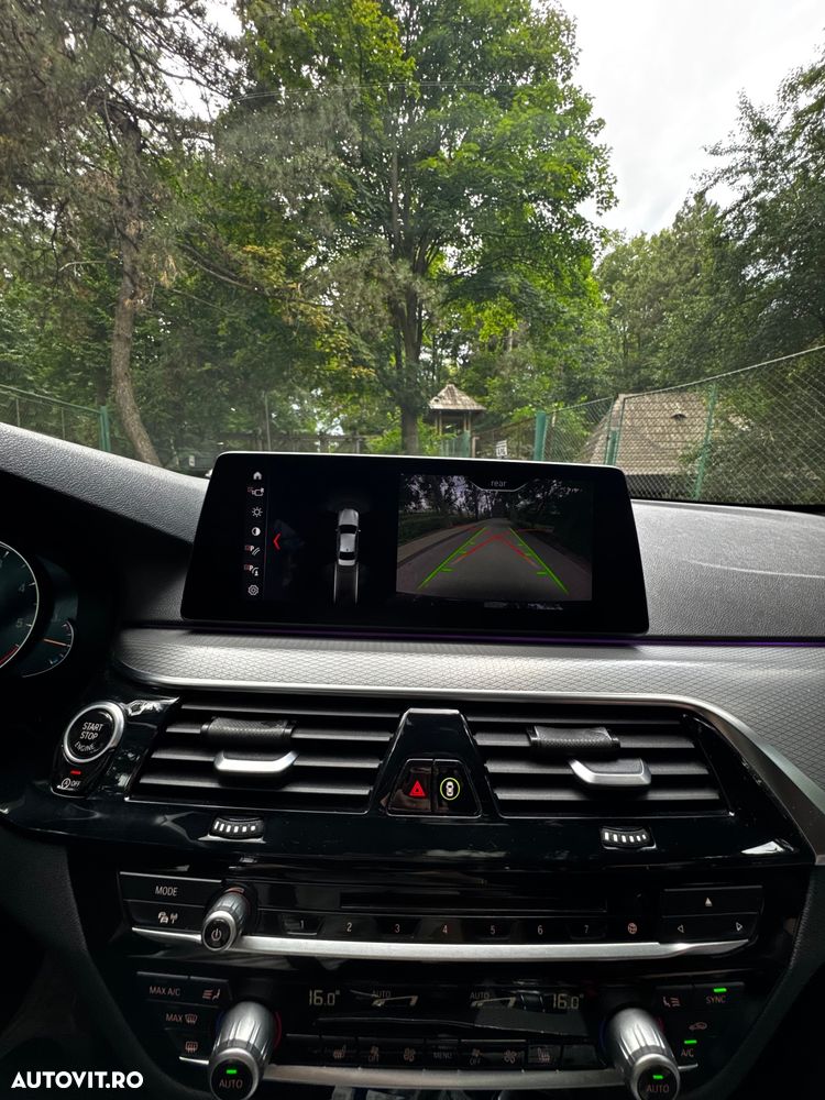 BMW Seria 5 520d xDrive AT - 12