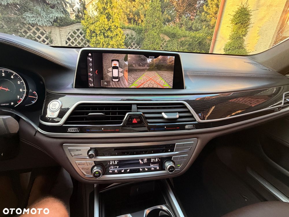 BMW Seria 7 740Li - 32