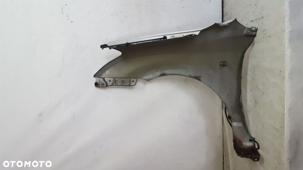 * BŁOTNIK PRZÓD PRZEDNI PRAWY TOYOTA COROLLA E12 - 4