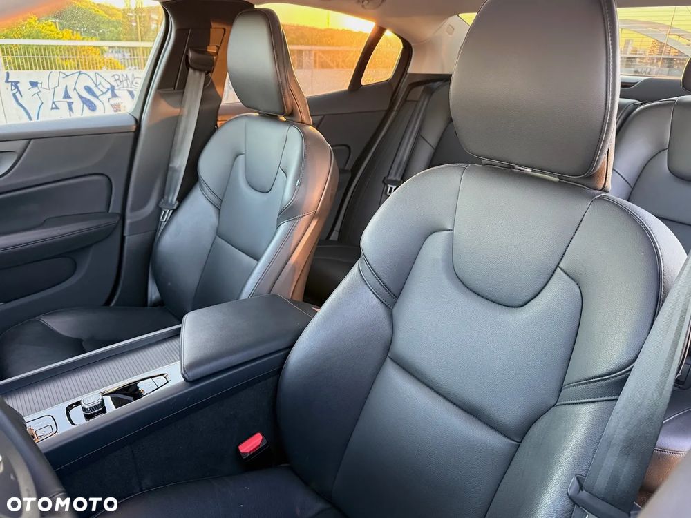 Volvo S60 B5 B AWD Plus Dark - 24