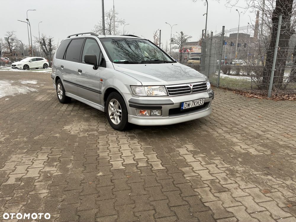 Mitsubishi Space Wagon - 3
