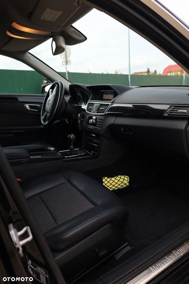 Mercedes-Benz Klasa E 220 CDI BlueEff Avantgarde - 33