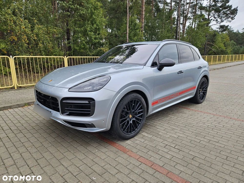 Porsche Cayenne - 1