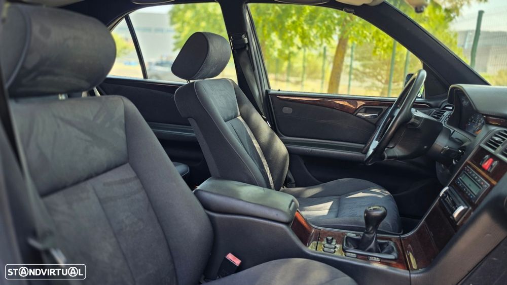 Mercedes-Benz E 300 D - 19