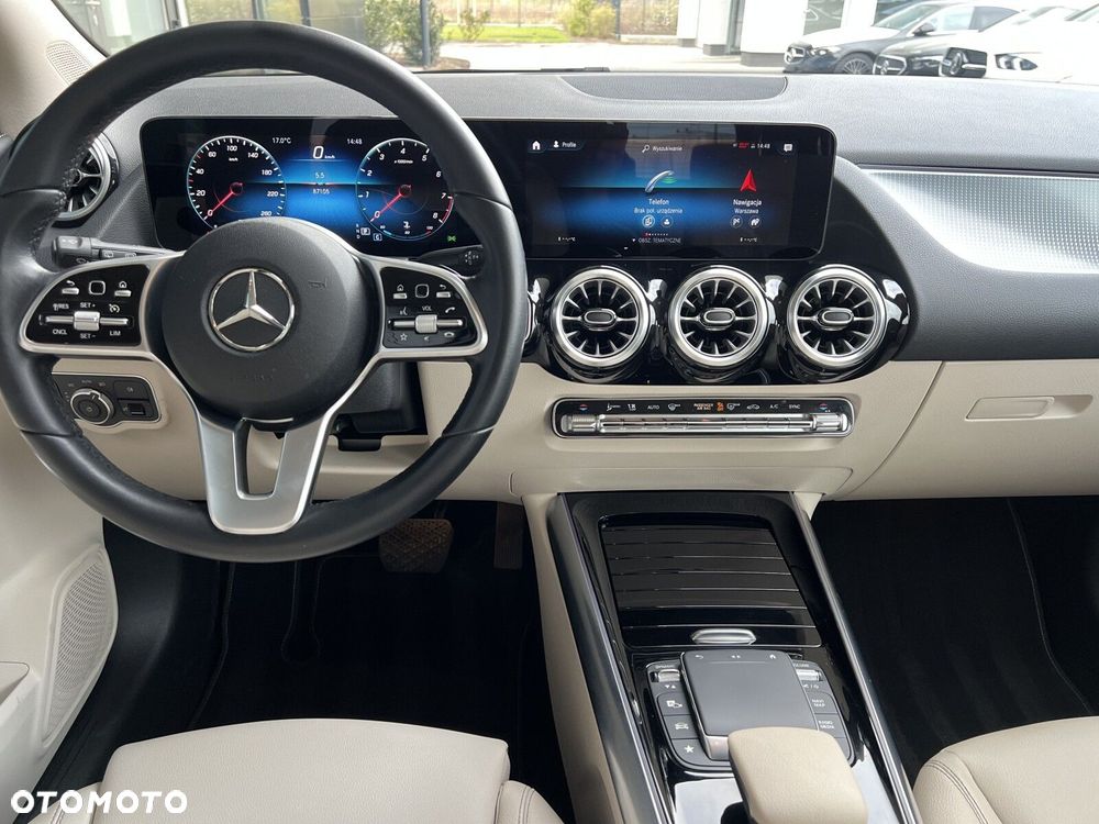 Mercedes-Benz GLA - 12