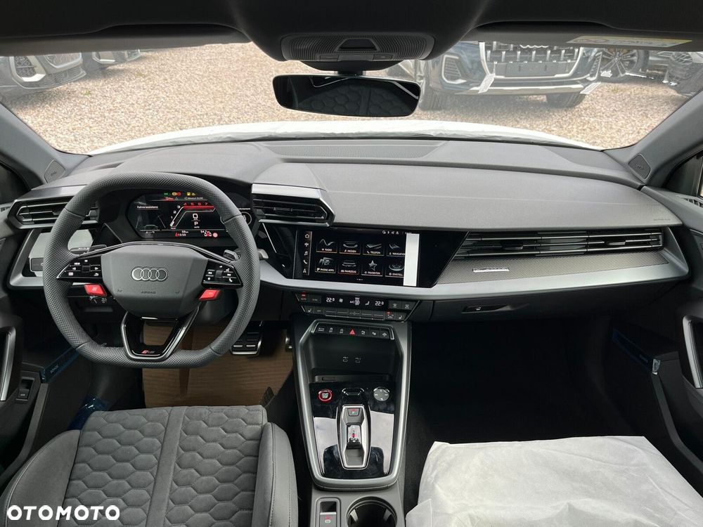 Audi RS3 Limousine - 12