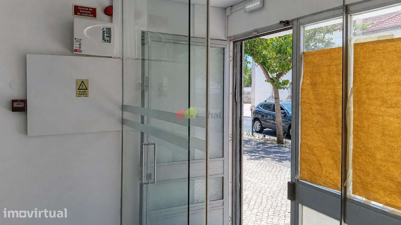Loja Comercial Remodelada no Bonfim, Setúbal – Pronto a Entrar! - Grande imagem: 2/25