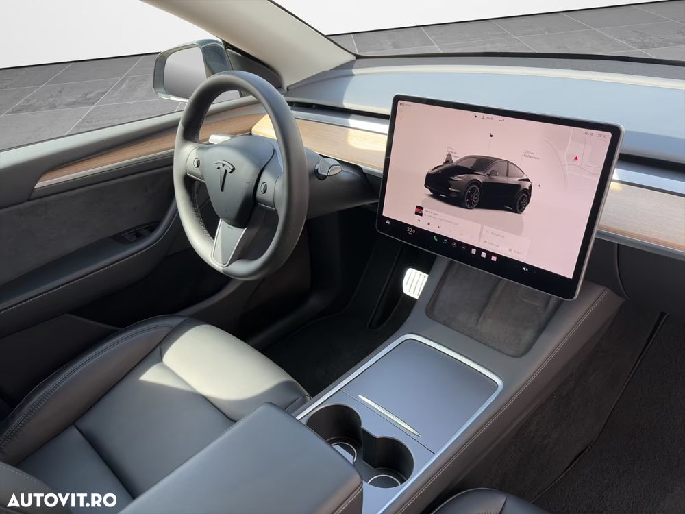 Tesla Model Y Performance Dual Motor AWD - 6