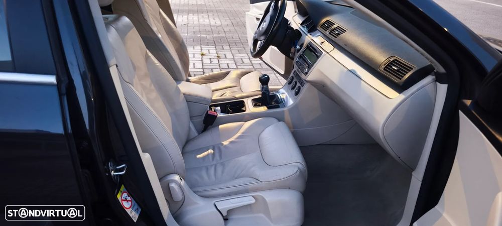 VW Passat Variant 2.0 TDI 4M Confortline - 12