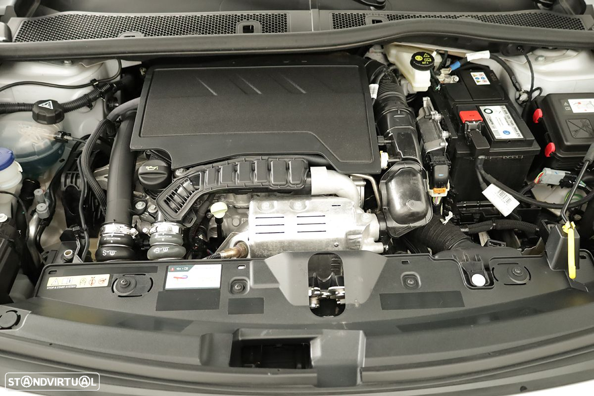 Peugeot 2008 1.2 PureTech Allure EAT8 - 26