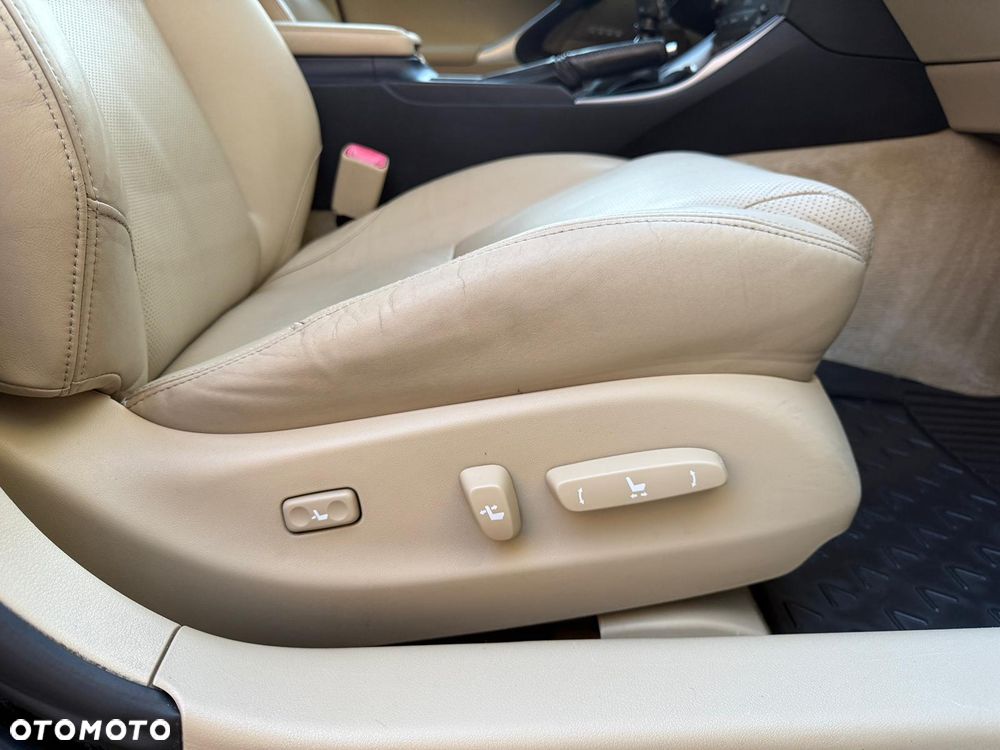 Lexus IS 220 D Prestige - 23