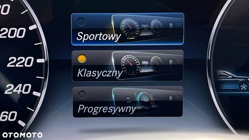 Mercedes-Benz Klasa E 220 d 4-Matic 9G-TRONIC - 21