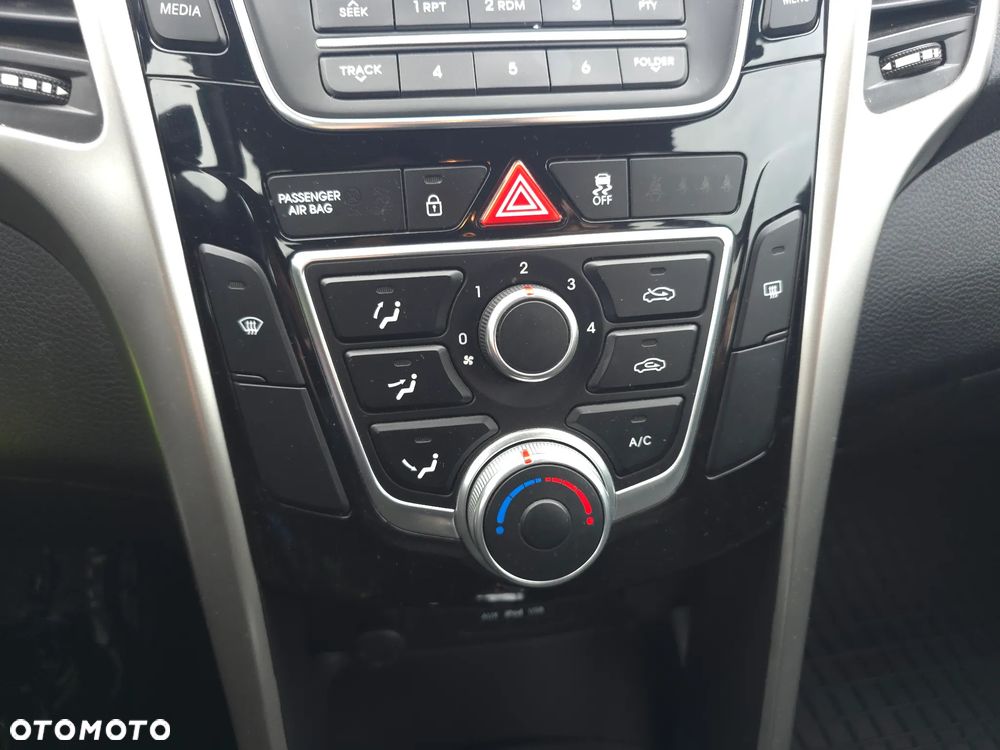 Hyundai i30 blue 1.4 Classic - 23