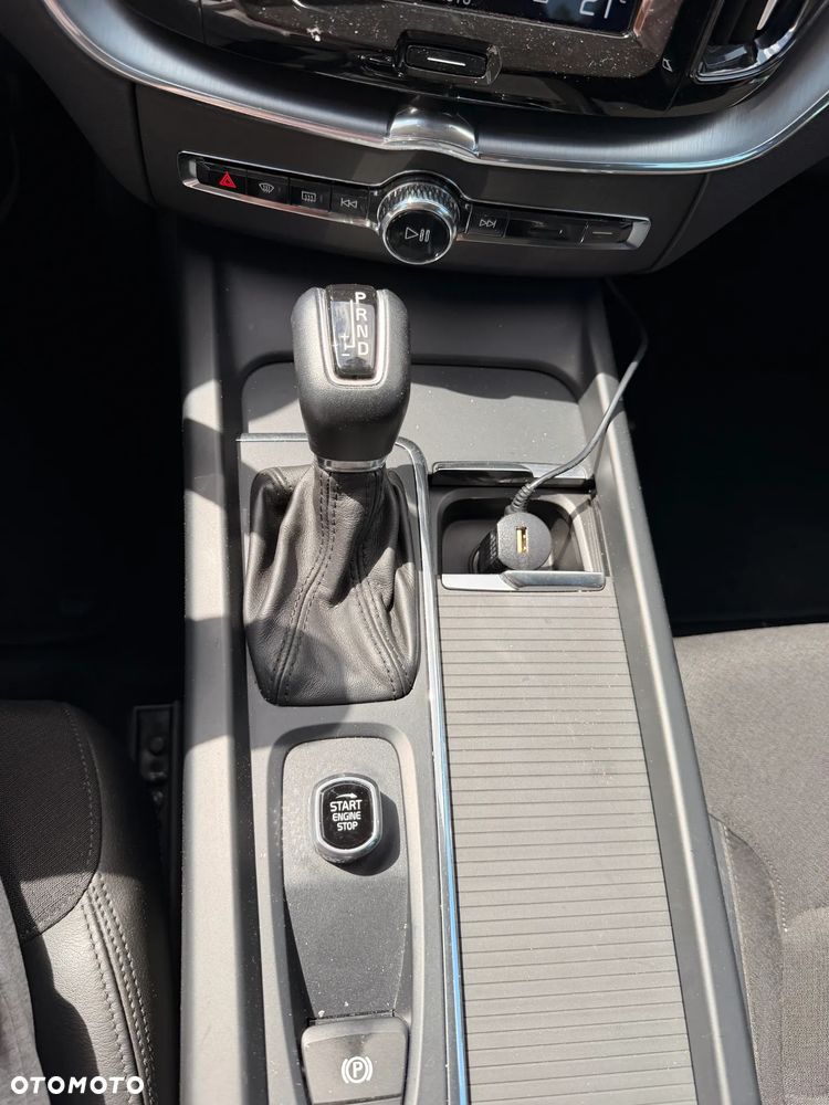 Volvo XC 60 D4 AWD Momentum - 11