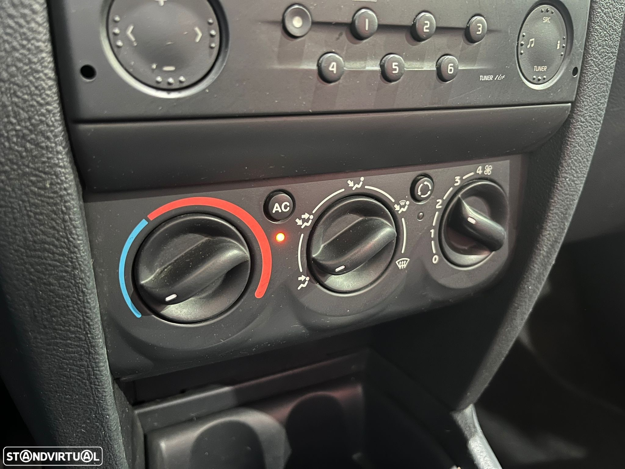 Renault Clio 1.2 16V Billabong QuickS - 15