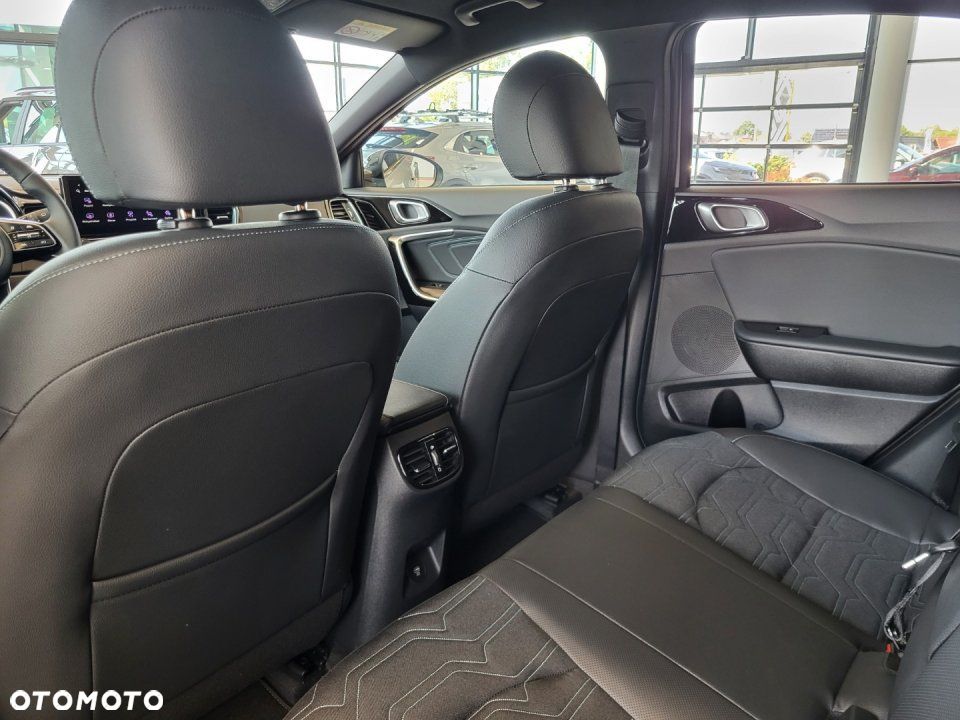 Kia XCeed - 29