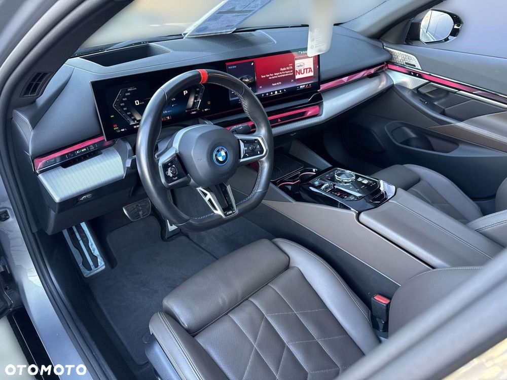 BMW i5 - 5