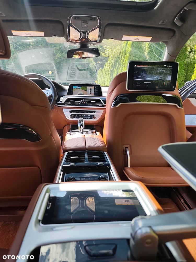 BMW Seria 7 750Li xDrive - 11
