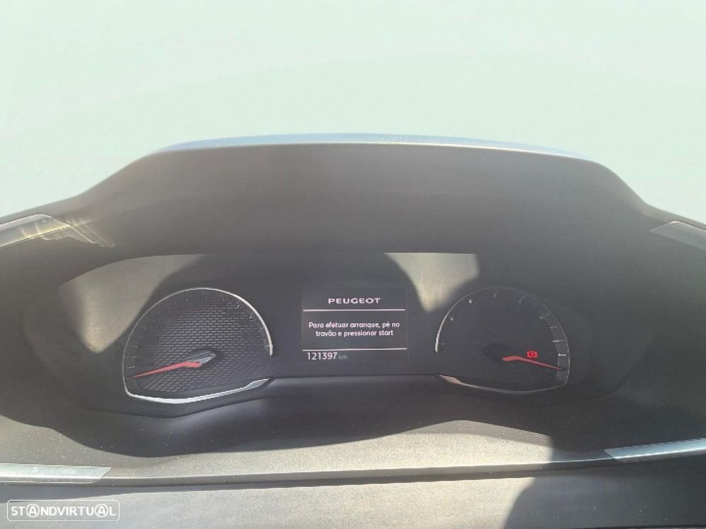 Peugeot 208 - 11