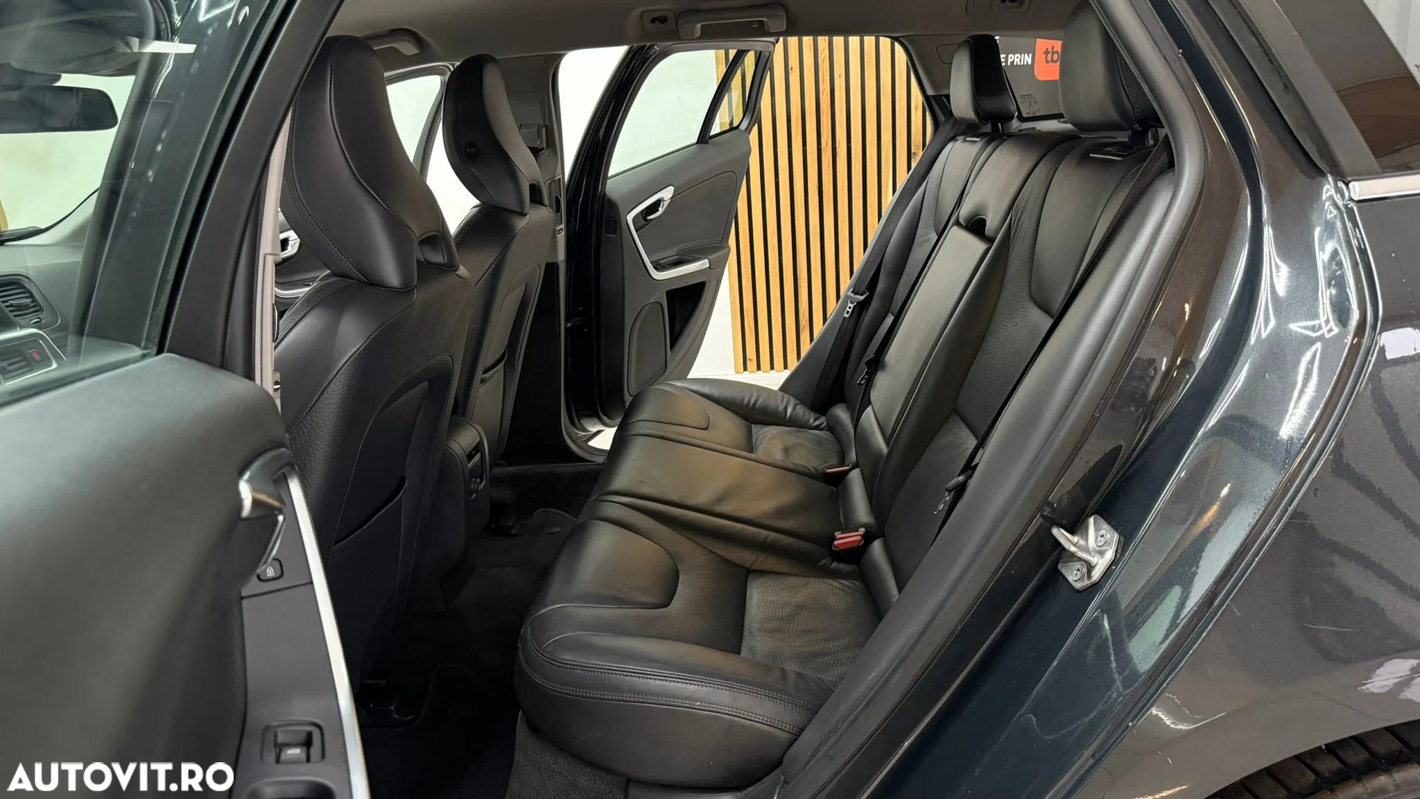 Volvo V60 D6 Plug-In-Hybrid AWD Geartronic Summum - 15