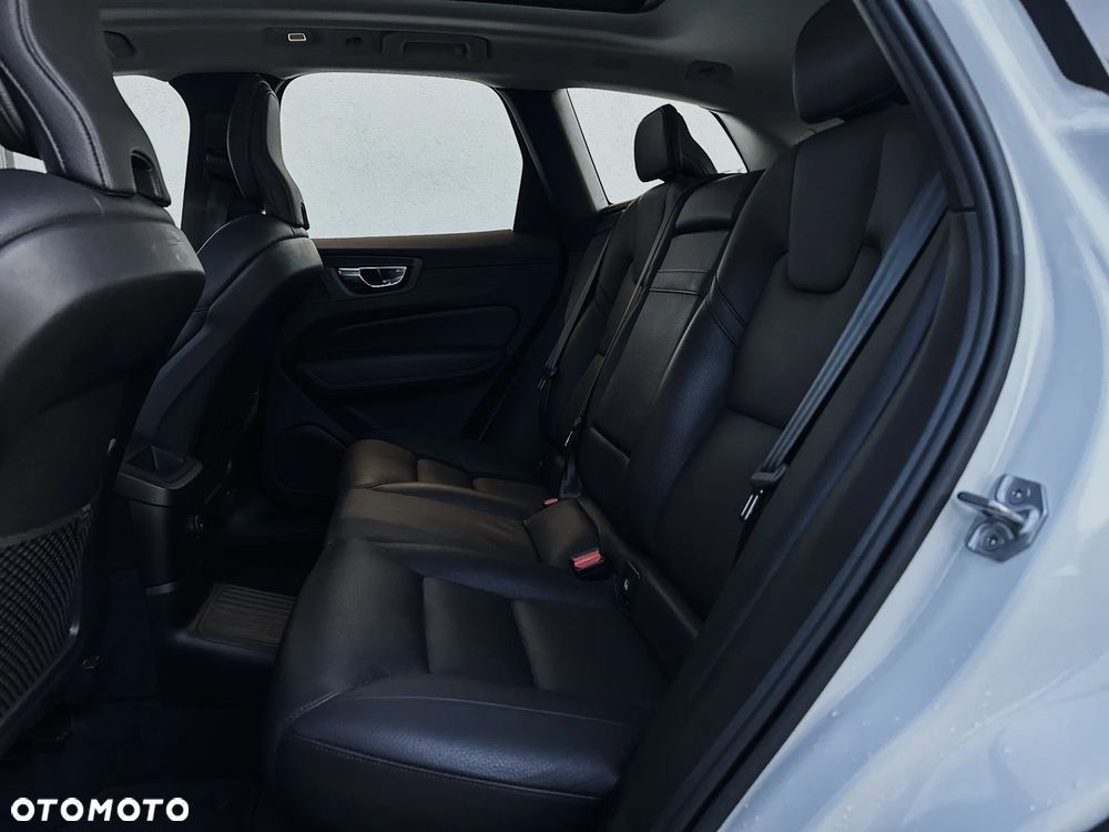 Volvo XC 60 T6 AWD Recharge Plus Bright - 27