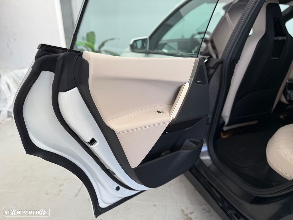 BMW iX xDrive 40 Pack Desportivo - 9