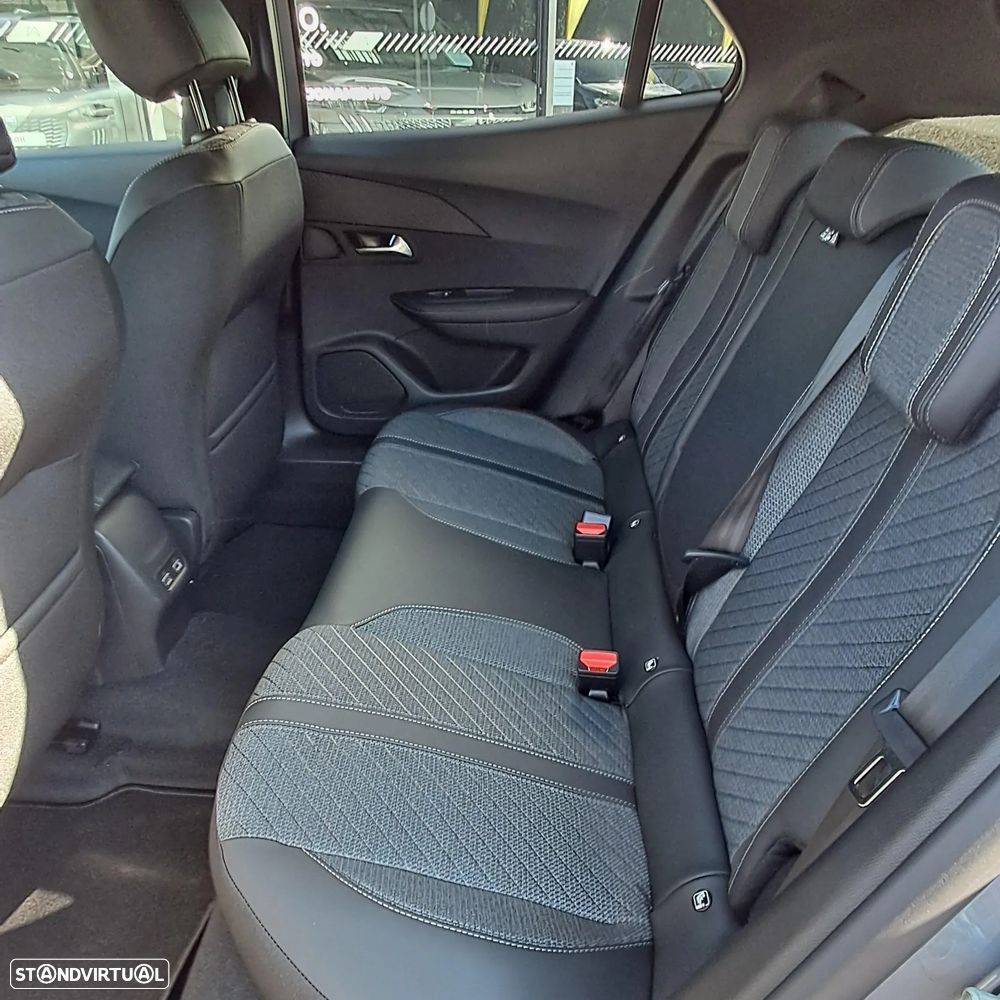 Peugeot 2008 1.2 Hybrid Allure e-DCS6 - 12
