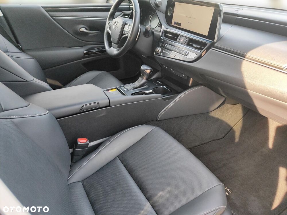 Lexus ES 300h Business Edition - 13
