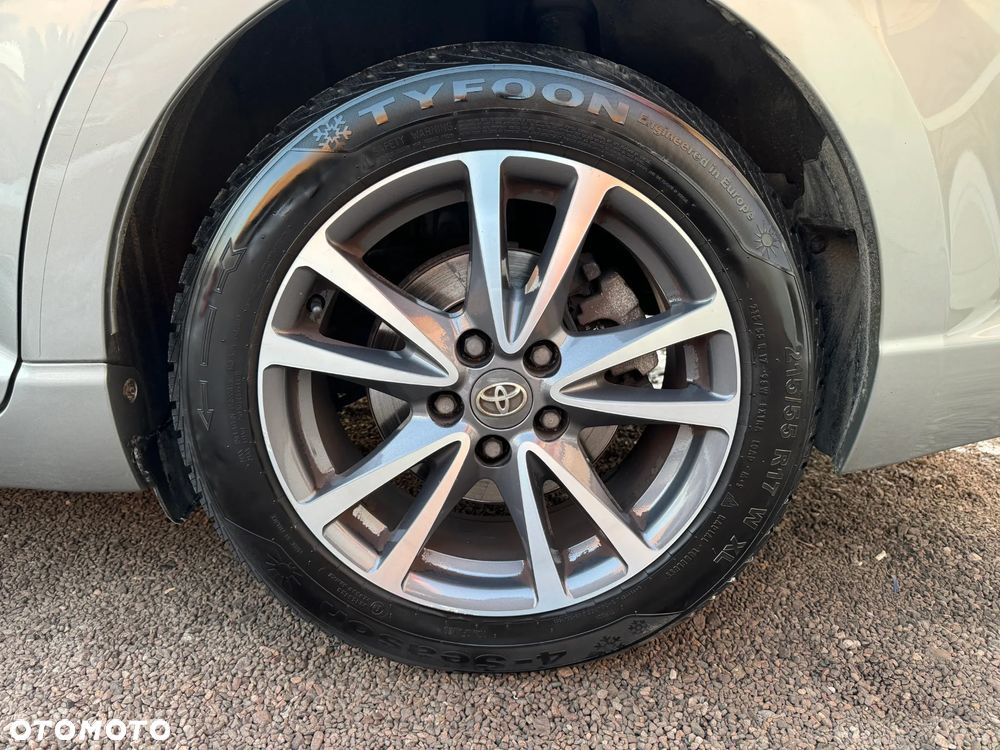 Toyota Avensis 1.6 Comfort - 26