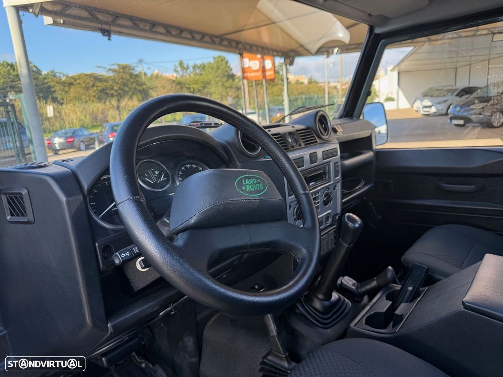 Land Rover Defender - 20