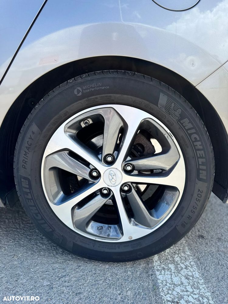 Hyundai i30 1.6 GDI Exclusive Special Edition - 4