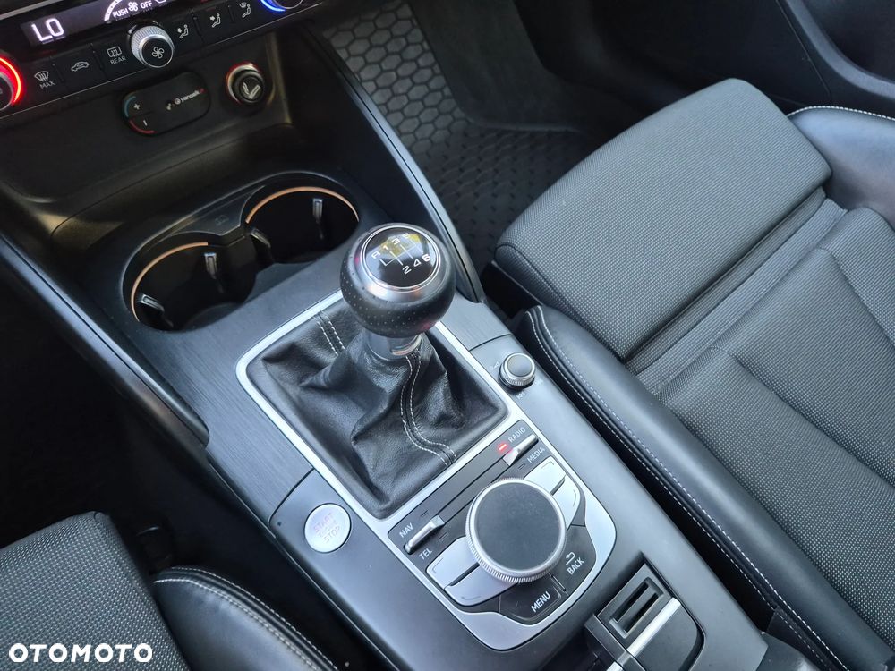 Audi A3 Sportback 1.6 TDI (clean diesel) S line Sportpaket - 23