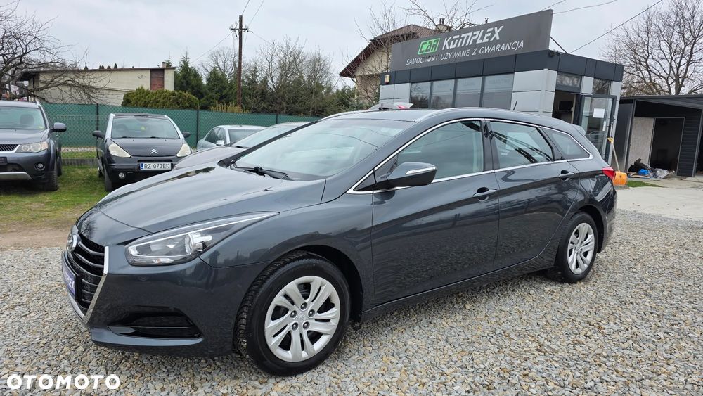 Hyundai i40 Kombi blue 1.6 Family - 2