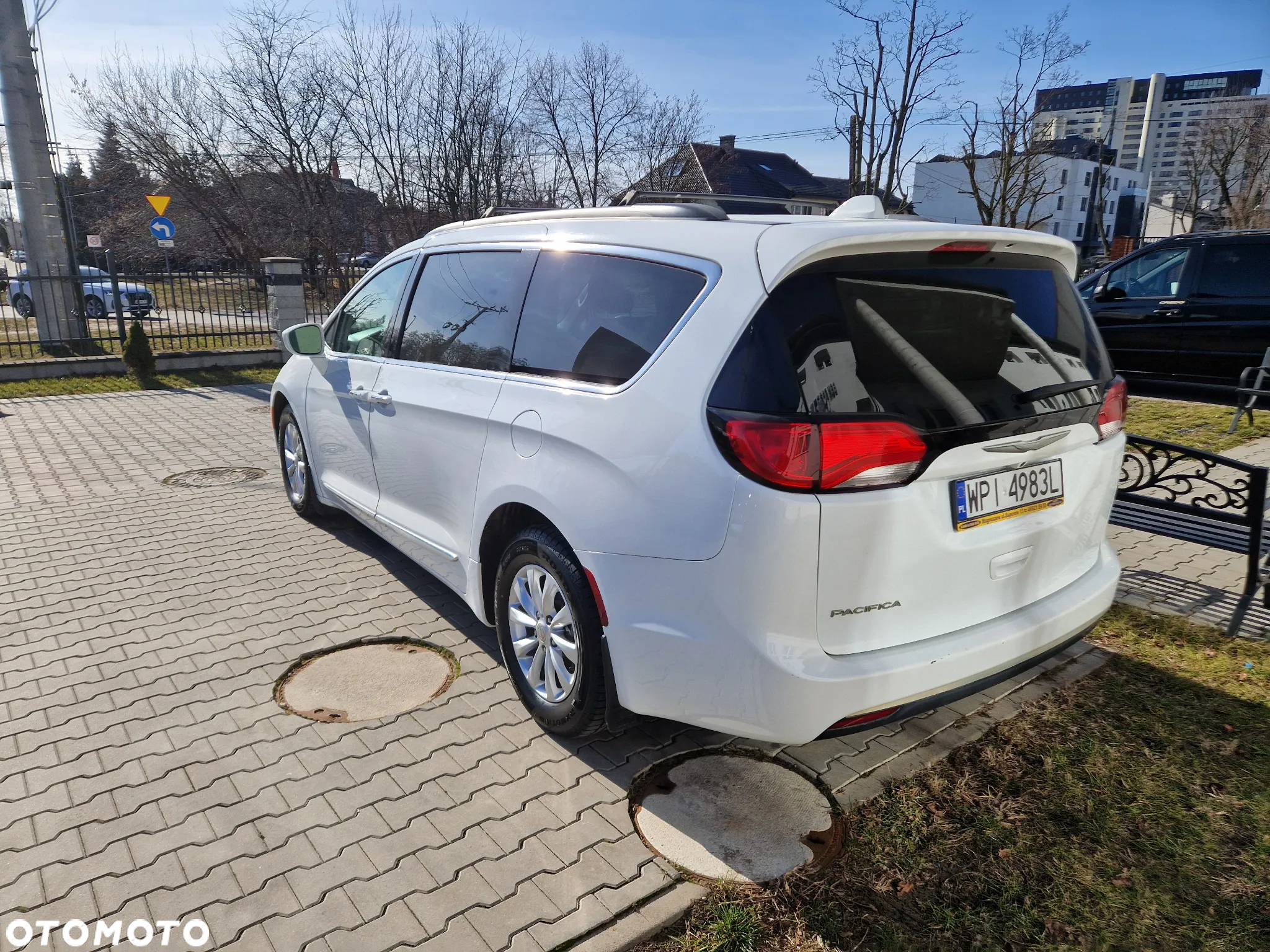Chrysler Pacifica - 4