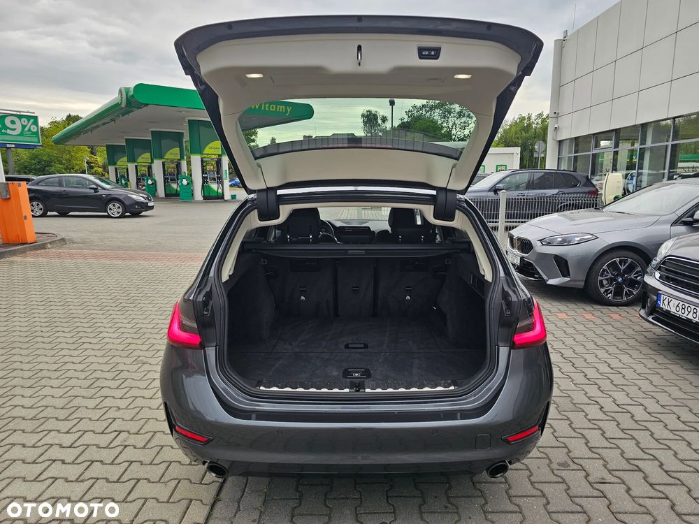 BMW Seria 3 330d xDrive Sport Line sport - 18