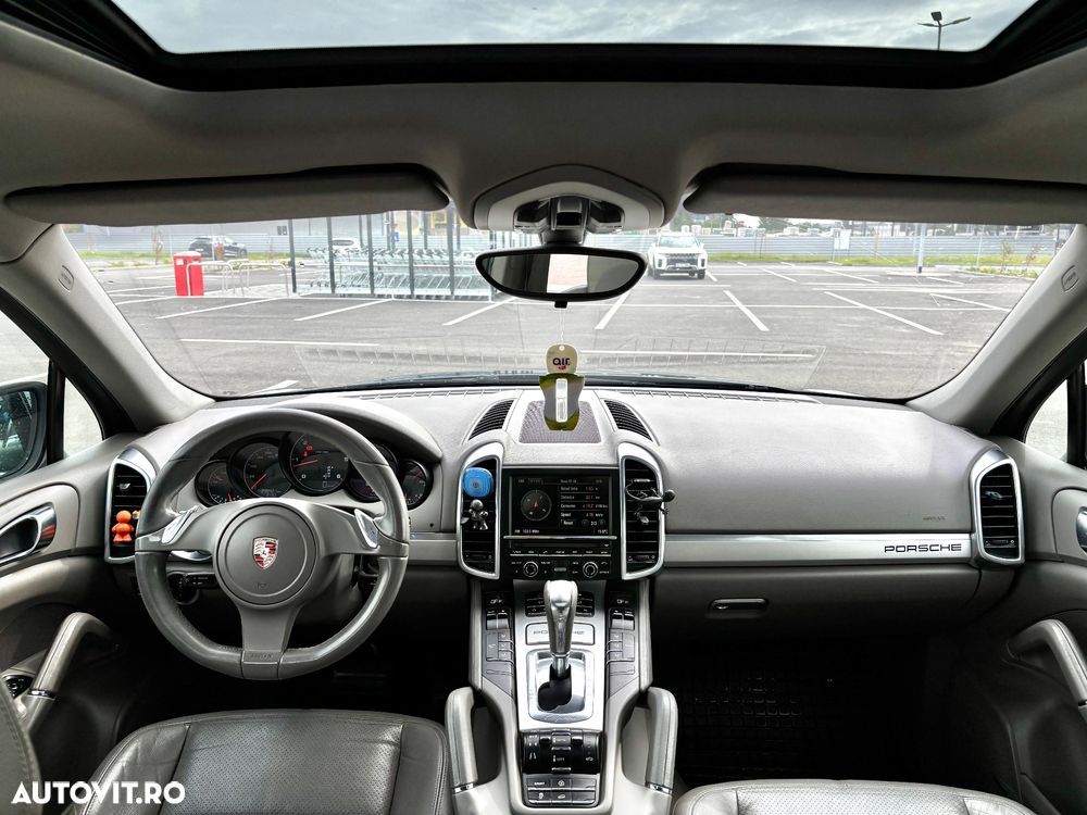 Porsche Cayenne 3.0 L V6 - 9