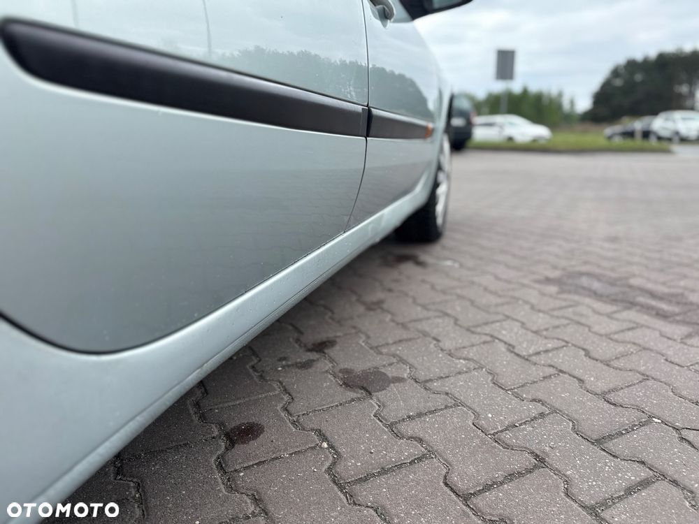 Renault Laguna 1.8 RXE Millenium - 25