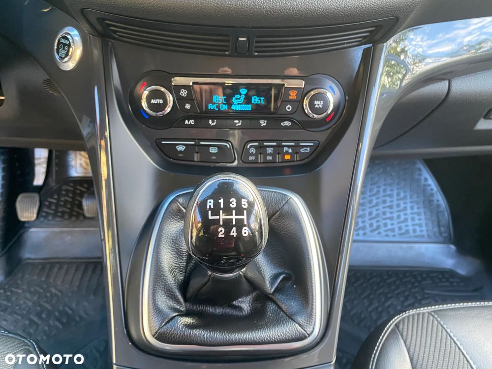 Ford Kuga 2.0 TDCi 2x4 Titanium - 25