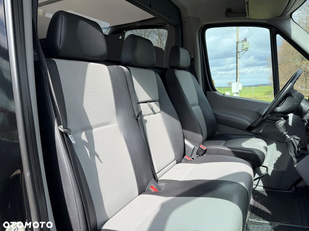 Mercedes-Benz Sprinter - 13