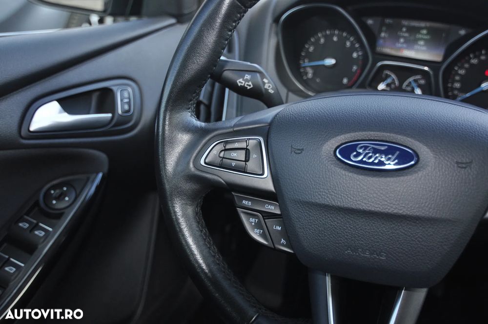 Ford Focus 1.5 EcoBoost Start-Stopp-System Aut. TITANIUM - 18