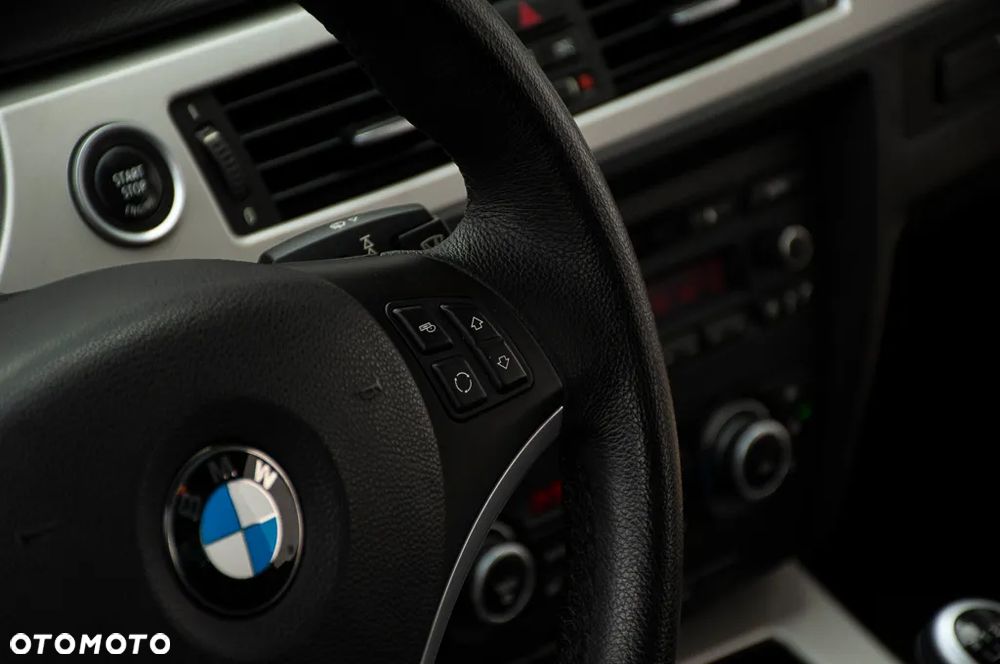 BMW Seria 3 318i - 24
