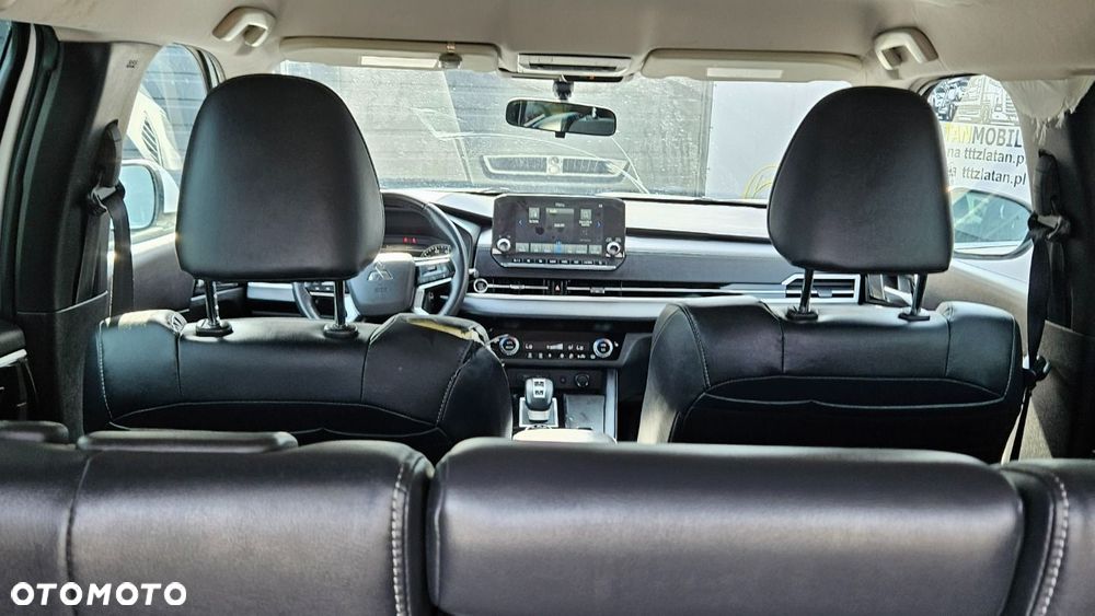 Mitsubishi Outlander - 32